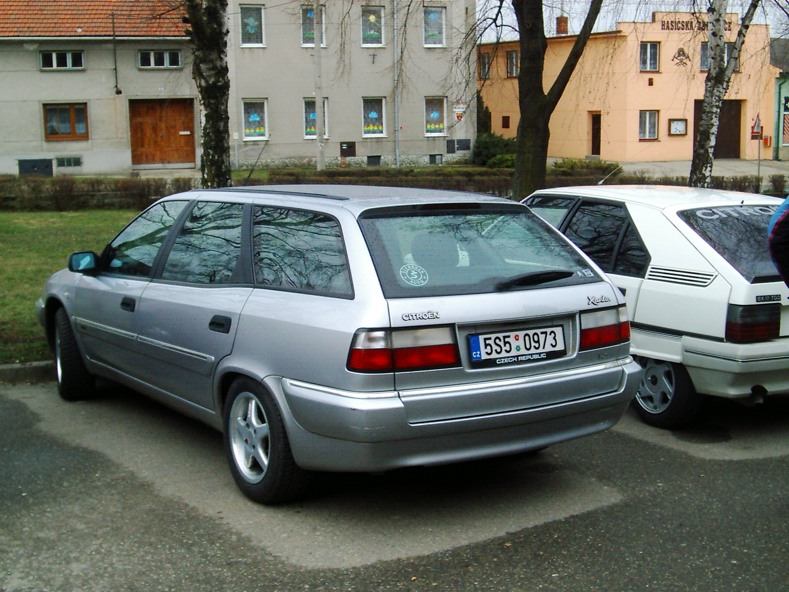 ale byla tam i jedna pekna xantia :-)